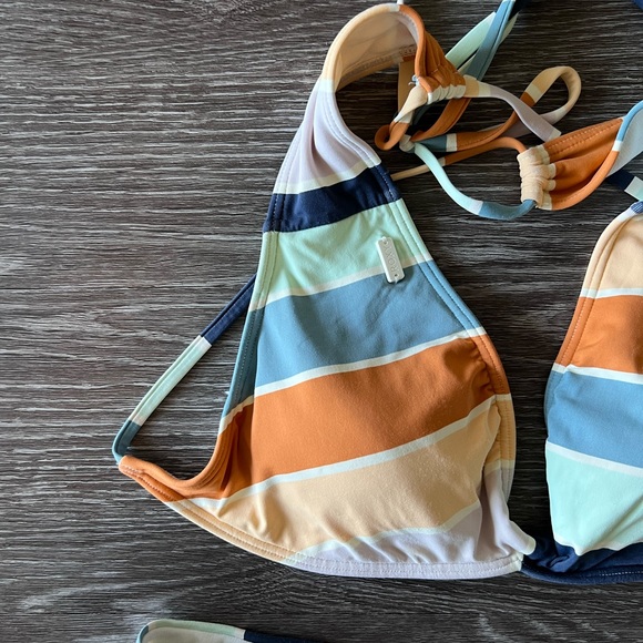 Roxy / Striped Bikini 👙 - Picture 3 of 6